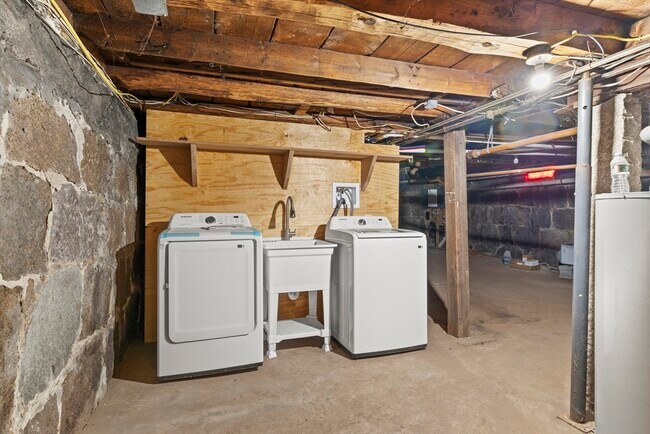 Building Photo - 122 Union St