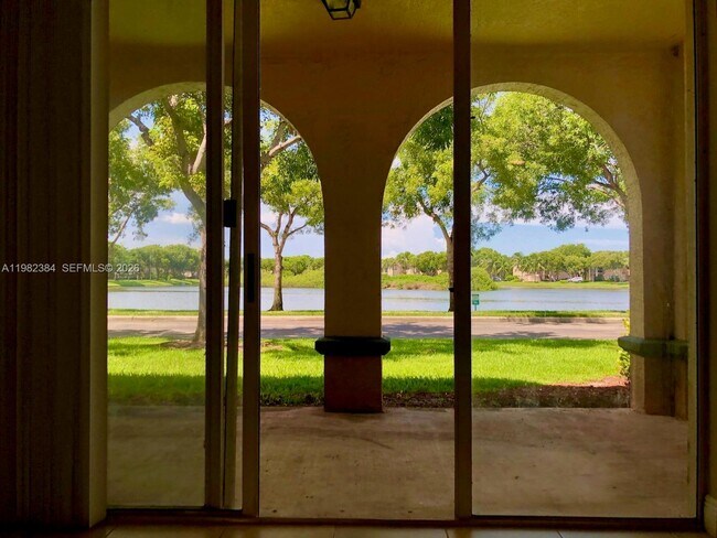 Building Photo - 2557 Centergate Dr