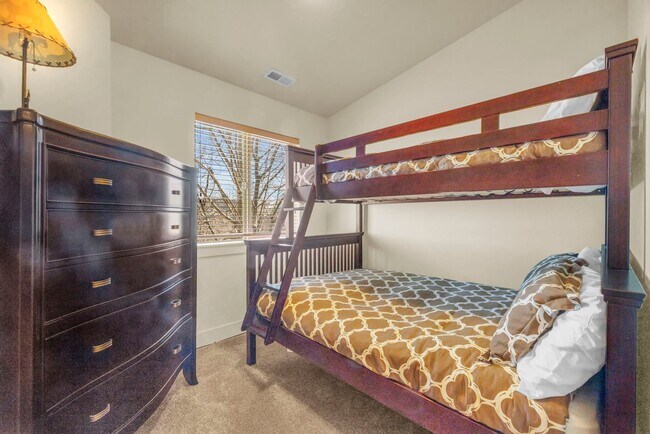 Building Photo - Furnished Bear Hollow Townhome