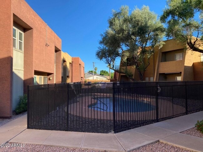 Building Photo - 520 E Weber Dr