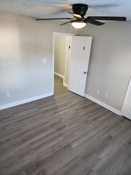 Building Photo - 330 Bubble Creek Ct