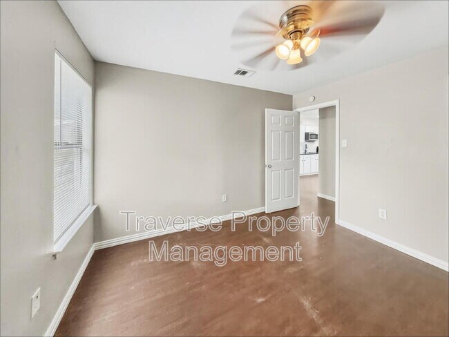 Building Photo - 1215 Lowe St