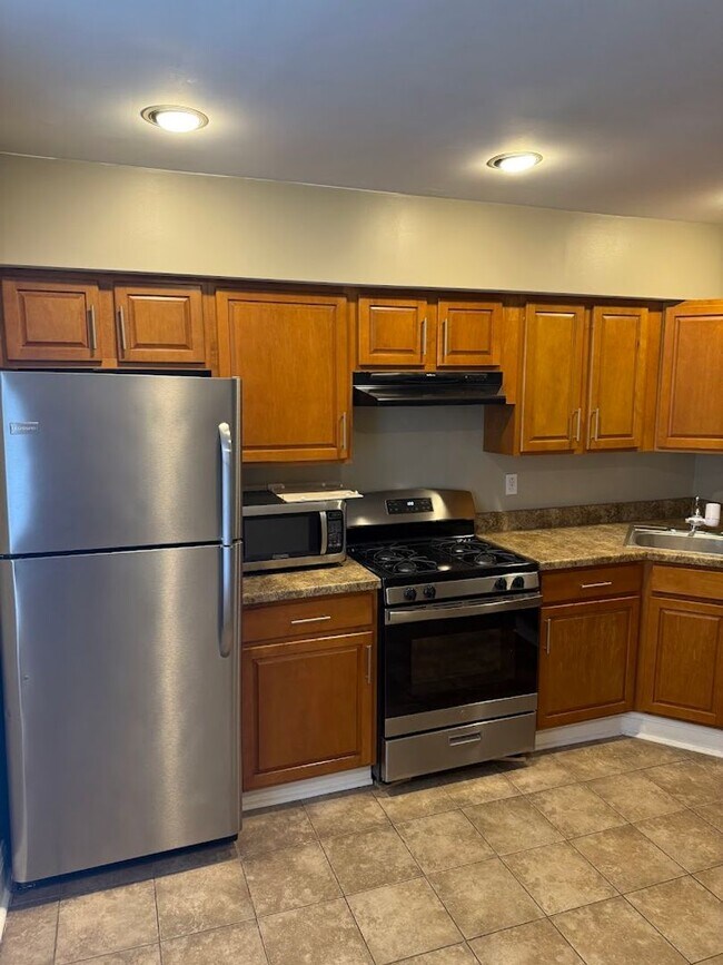 Building Photo - 5552 Avondale Pl