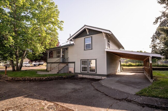 Building Photo - 3-bedroom 2 bath House $2,495