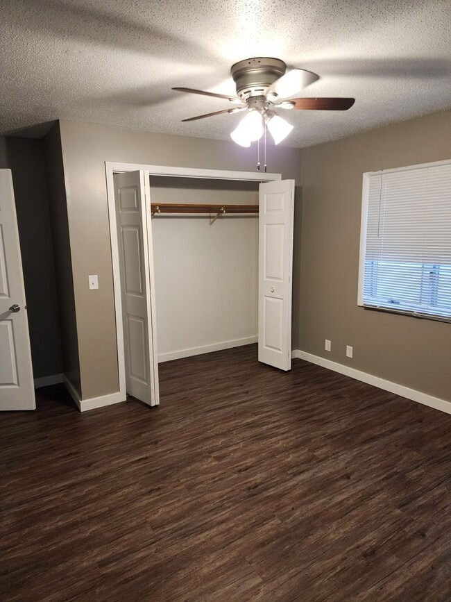 Building Photo - Fantastic single family home!