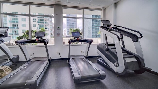 Building Photo - 1200 Brickell Bay Dr