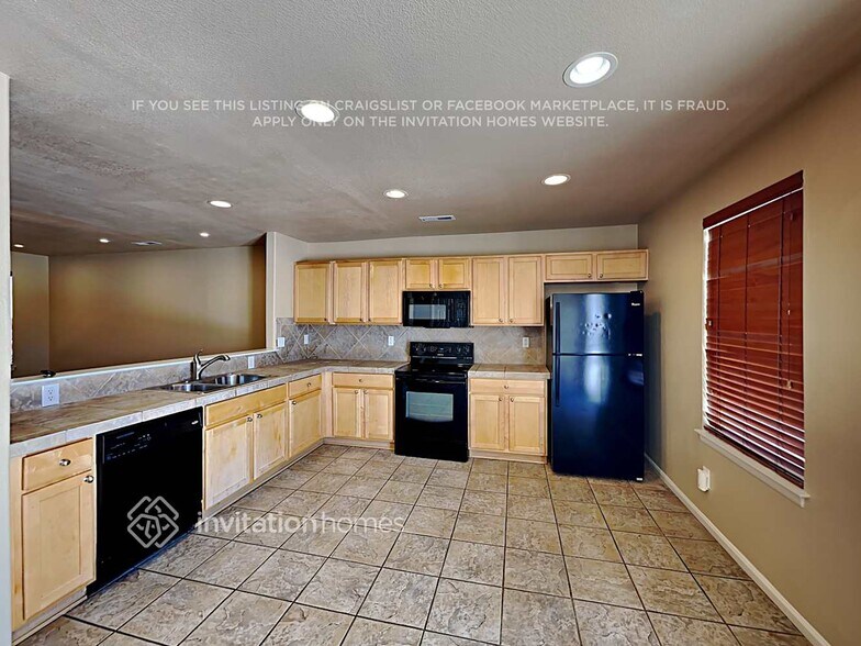 Building Photo - 838 Willow Dr