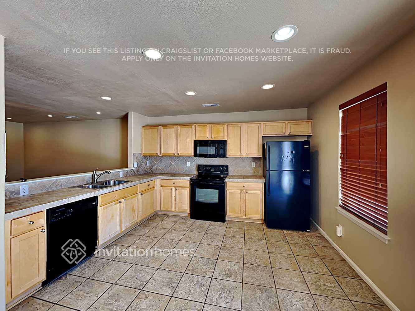 Building Photo - 838 Willow Dr