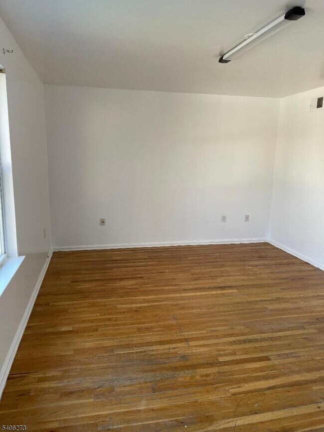 Building Photo - 538 S 11th St