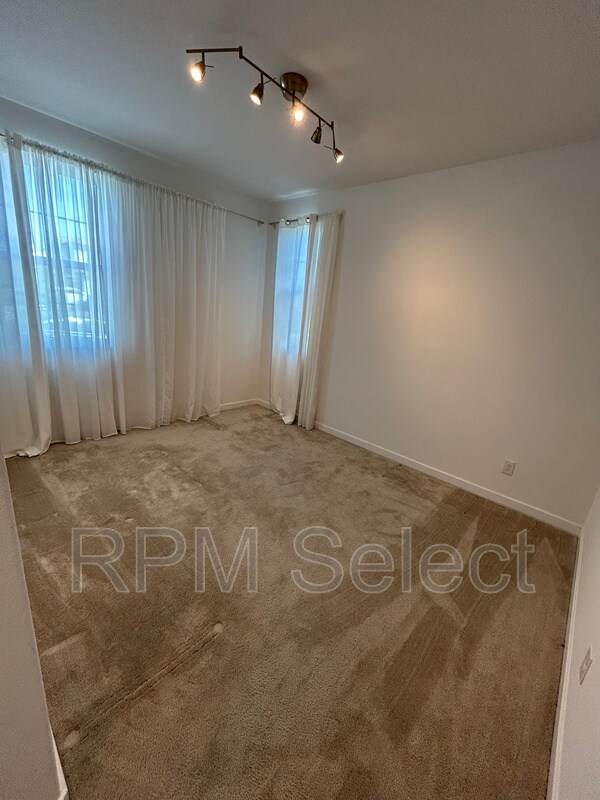 Building Photo - 772 Carnation Dr