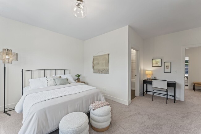 Building Photo - Madison townhome for rent. 3 bed/3.5 bath ...