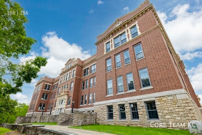 Building Photo - 310 E 39th-