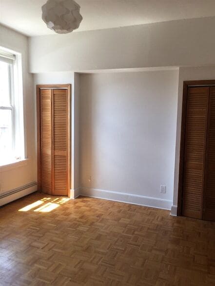 Building Photo - 257 York St