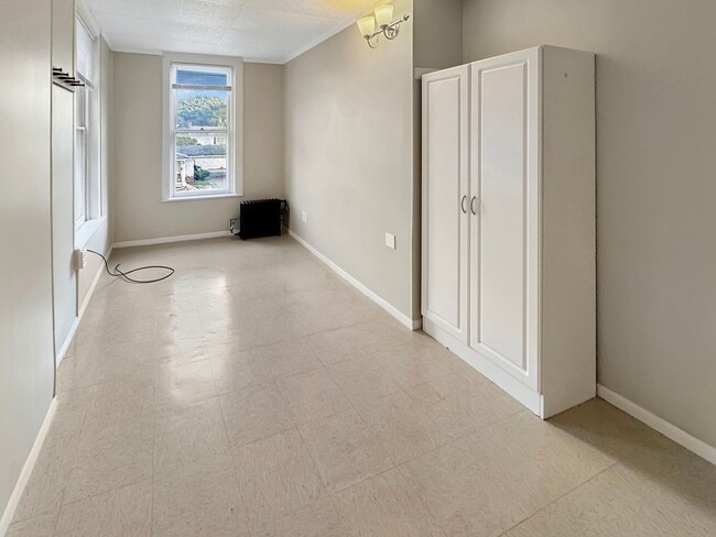 Building Photo - 106 W Church St