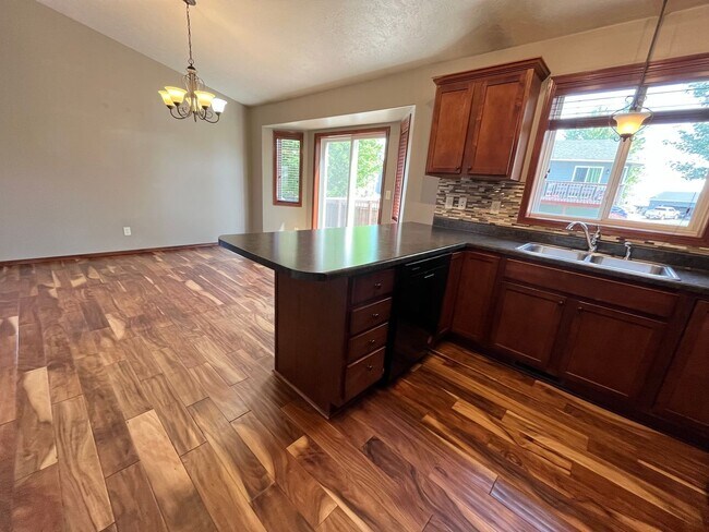Building Photo - Stunning 4 Bed/2 Bath with 3 Car Garage and Fenced in Yard!