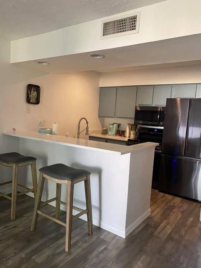 Building Photo - 12500 Melville Dr