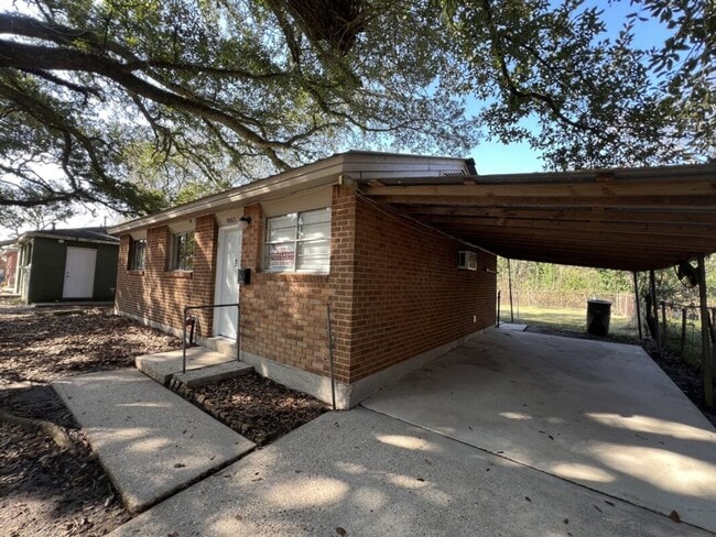 Building Photo - 5863 Denova St