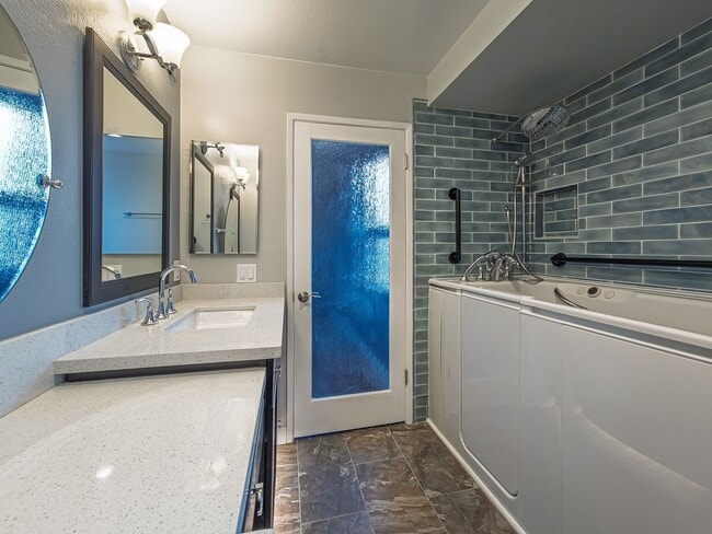 Building Photo - Stylish Condo in the Heart of Downtown Pasadena