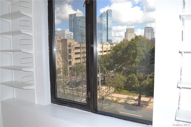 Building Photo - 4 Martine Ave