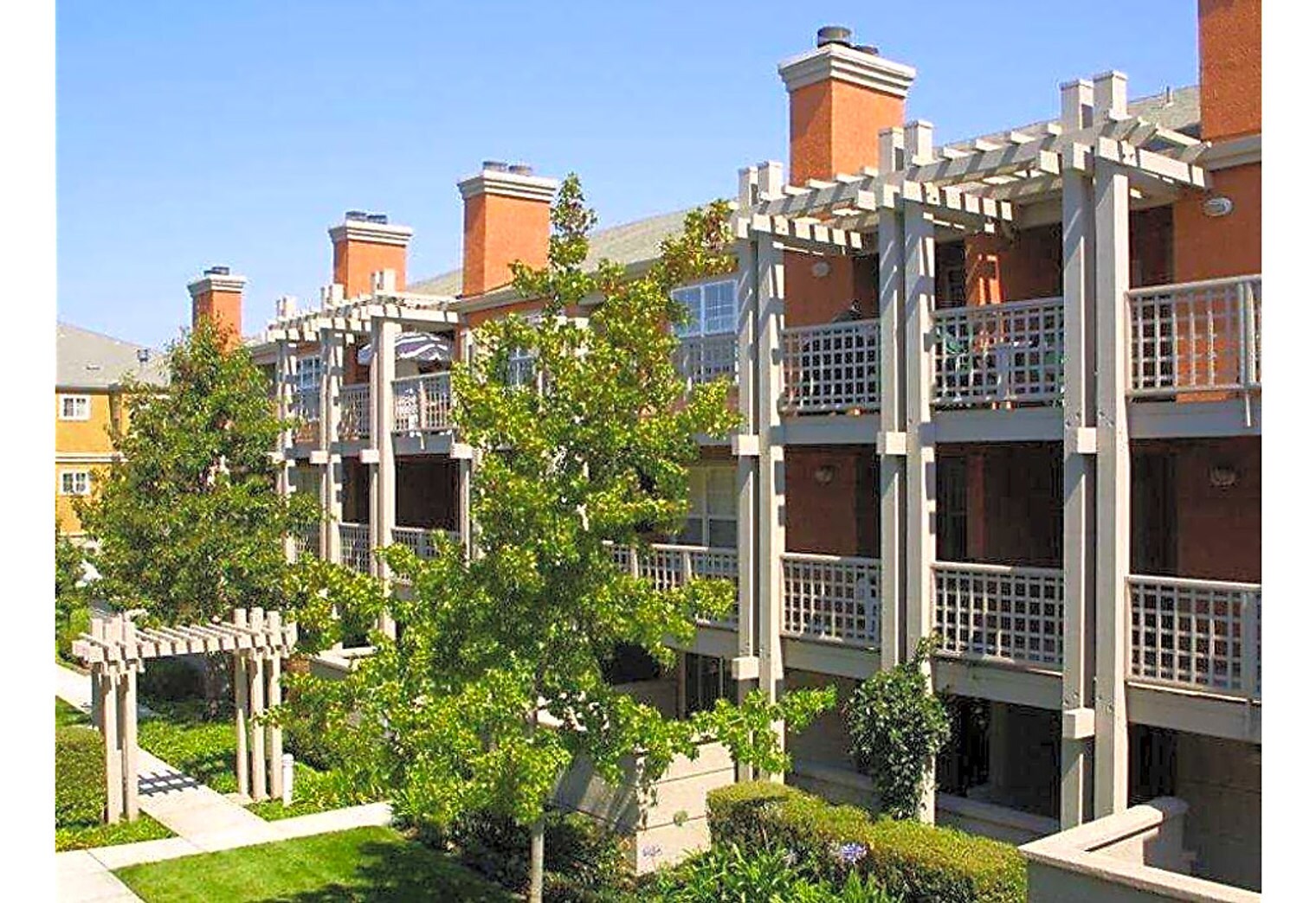 Building Photo - 1570 Vista Club Cir