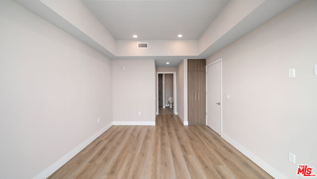 Building Photo - 927 Fedora St
