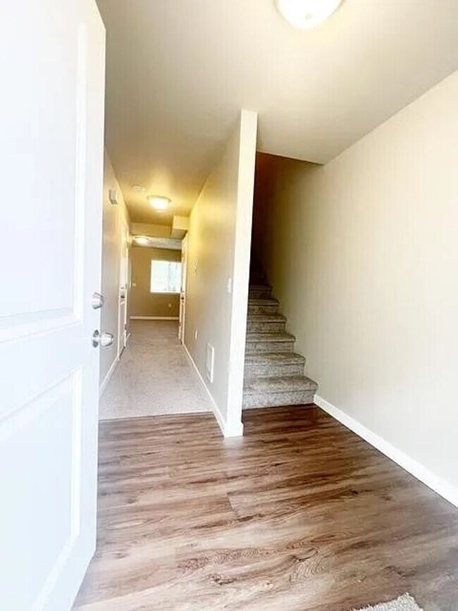 Building Photo - Modern 3BR / 2.5BA Townhome in Port Orchard – Spacious, Bright, and Conveniently Located