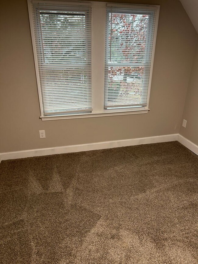 Building Photo - 416 Ross St