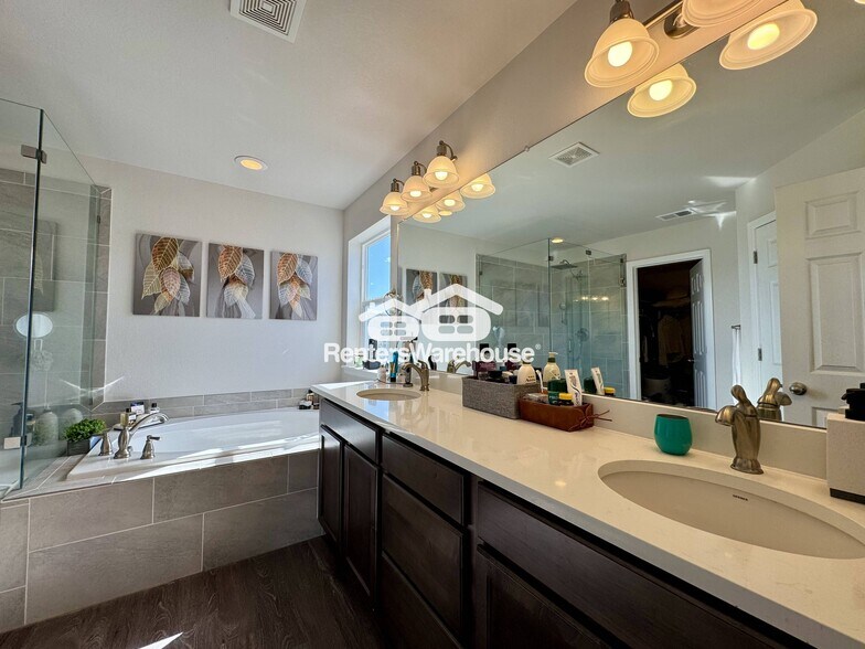 Building Photo - 6627 Leilani Ln
