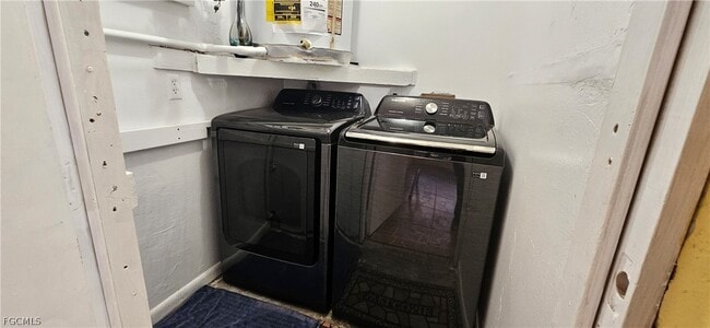 Building Photo - 606 SE 13th Ct