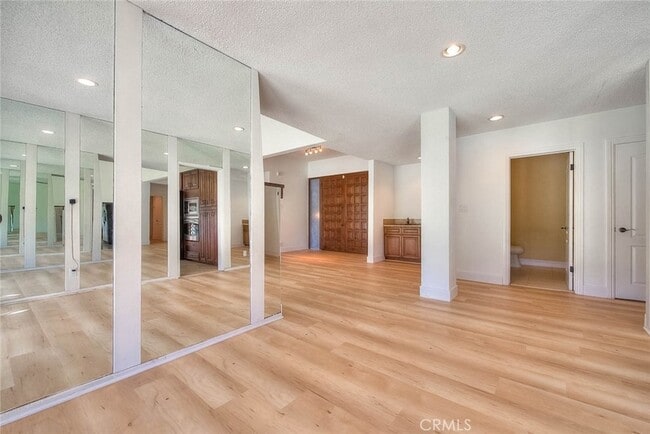 Building Photo - 16612 Park Ln Cir