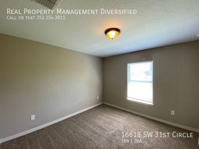 Building Photo - 16618 SW 31st Cir
