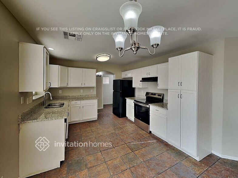 Building Photo - 12883 W Windsor Ave