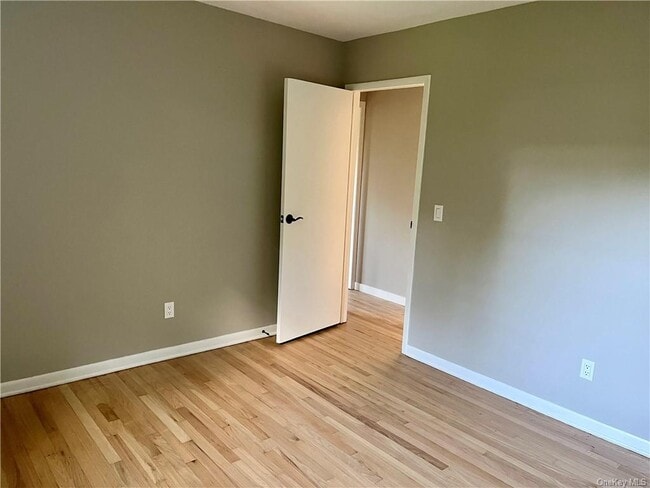 Building Photo - 46 Sunset Dr