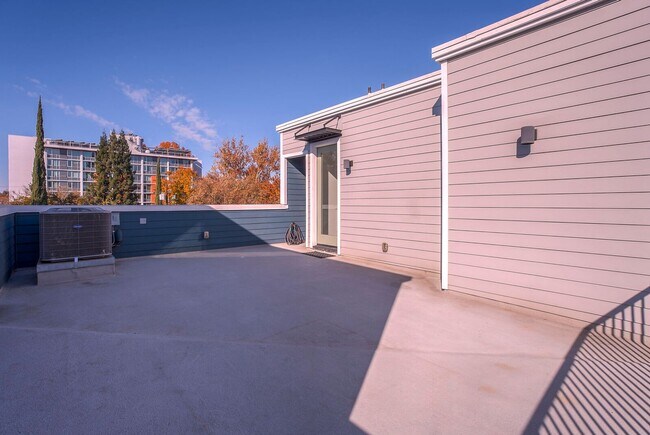 Building Photo - 508 Alisal Ln