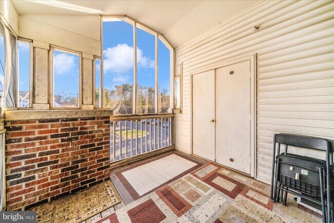 Building Photo - 6520 Lake Park Dr