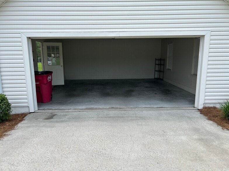 Building Photo - 3809 Doe Ln