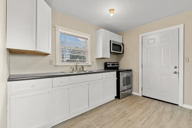 Building Photo - 402 S Franklin St