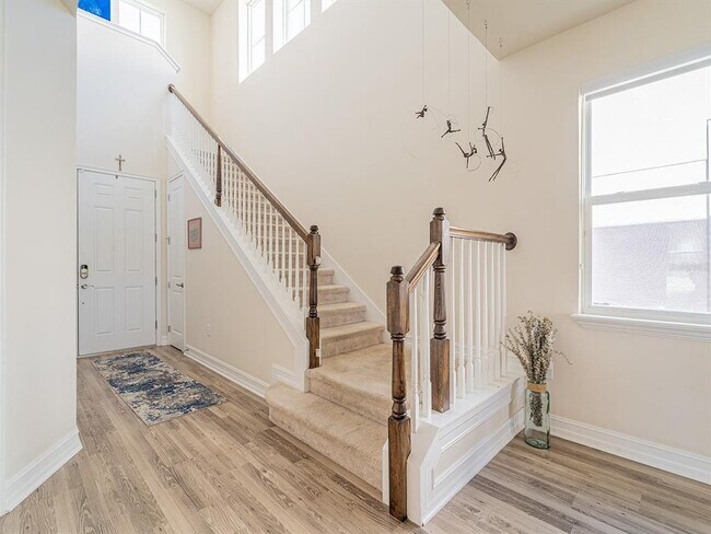 Building Photo - 28923 Lucero Ln