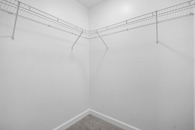 Building Photo - Well-maintained,2 bed 2 bath two-story condo located in Fort Myers