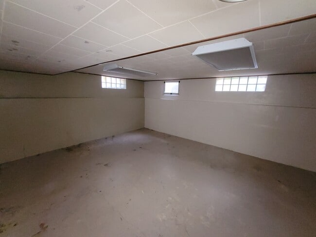 Building Photo - 711 Sanford Ave