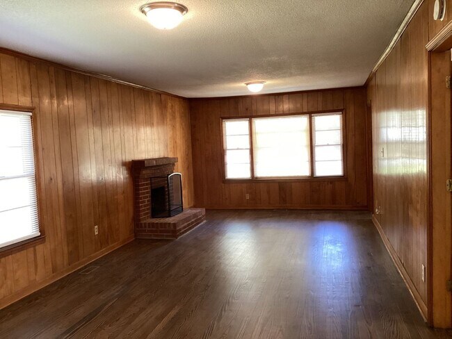 Building Photo - 3 Bedroom RANCH!! ***$200 FREE GROCERIES***
