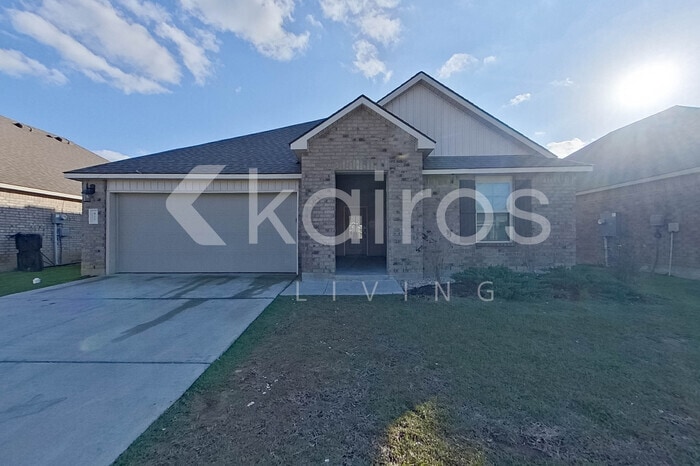 Primary Photo - 418 Mango Dr