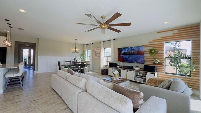 Building Photo - 12661 Oak Hill Way