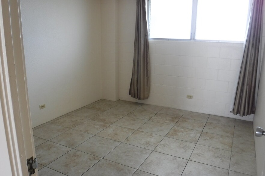 Building Photo - 2211 Ala Wai Blvd