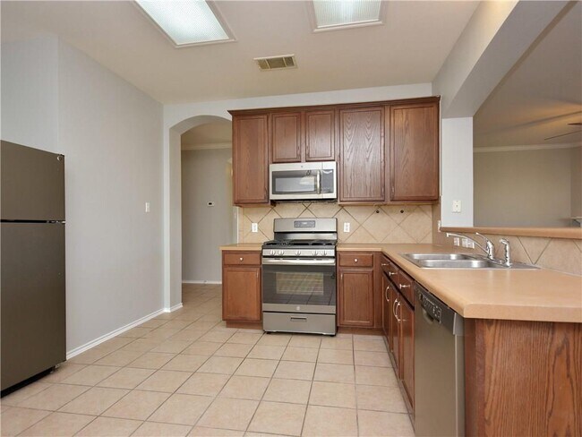 Building Photo - 607 Washington Square Dr