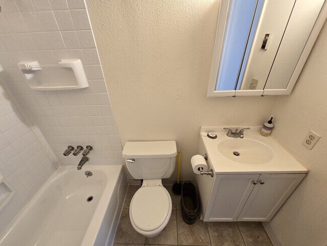 Building Photo - 1704 Erin Ct