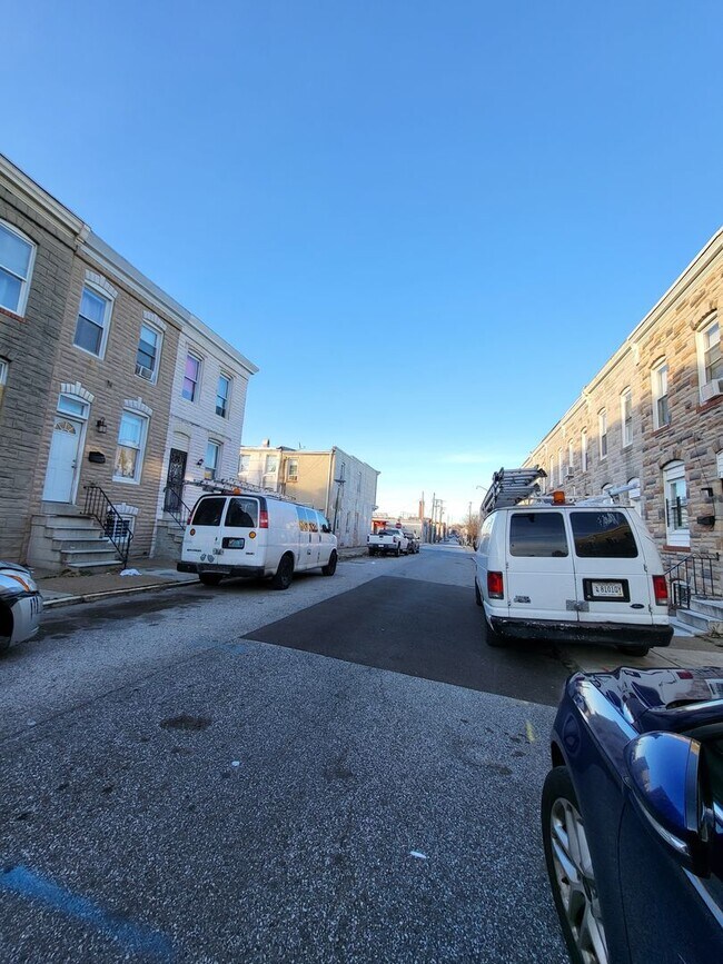 Building Photo - 3Br/1Ba Townhouse