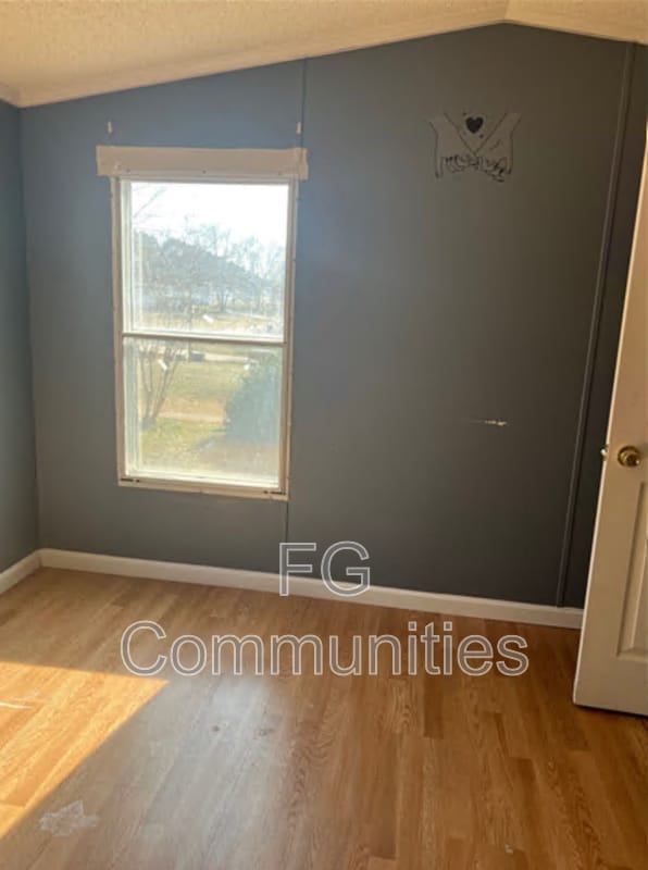 Building Photo - 147 Oak Knoll Dr