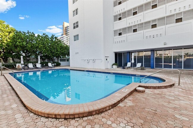Building Photo - 6450 Collins Ave