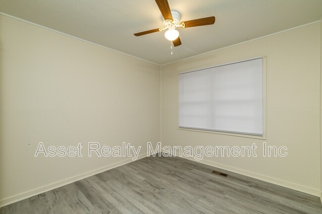 Building Photo - 219 Highland Ave